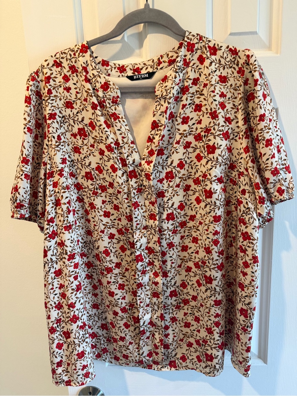 BTFBM Cream Short-Sleeve Floral Blouse with Red Blossoms
